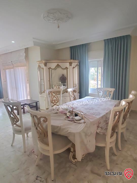 شقة طابقية مساحة 290م للبيع في عمان - الرابية 