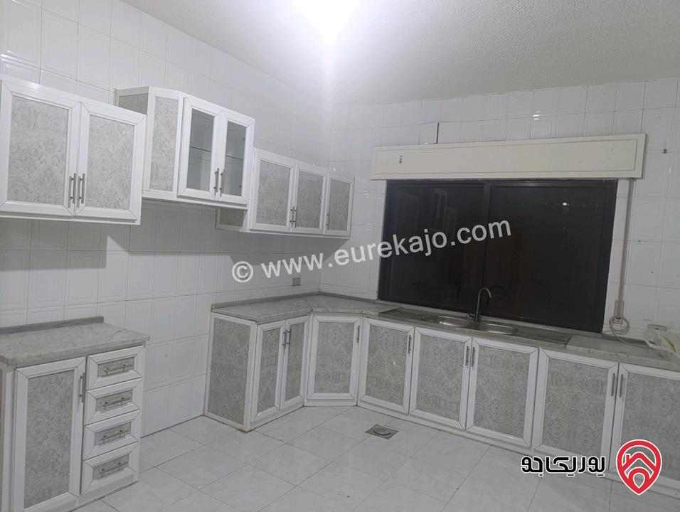 شقة طابق ثالث مساحة 160م وروف 30م للبيع في عمان - ام اذينة