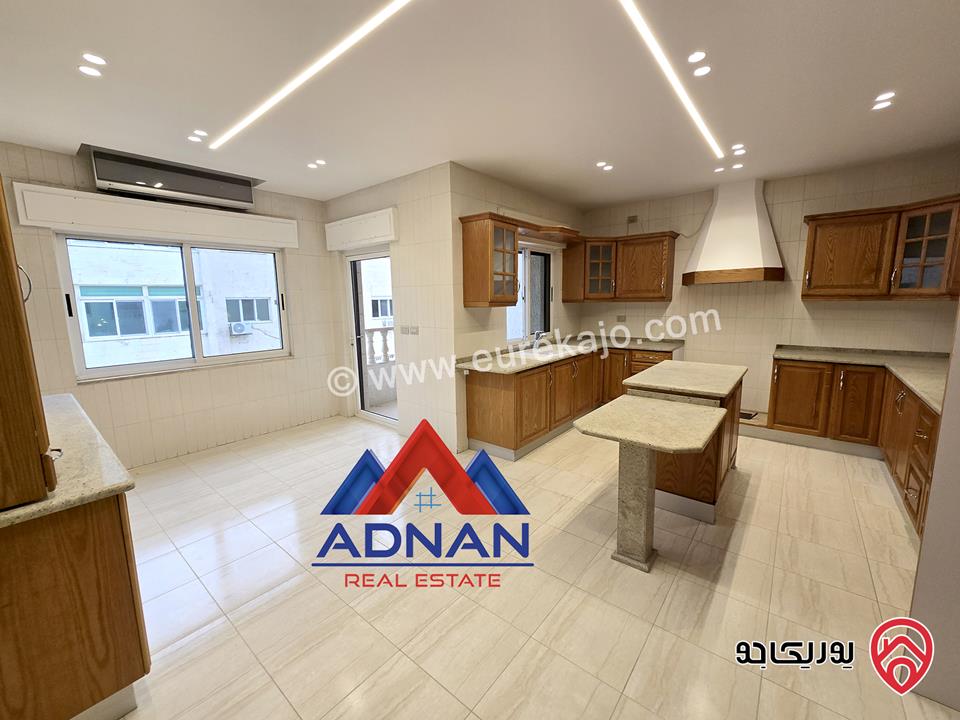 شقة طابقية مساحة 366 متر طابق ثاني للبيع في عمان - الصويفية