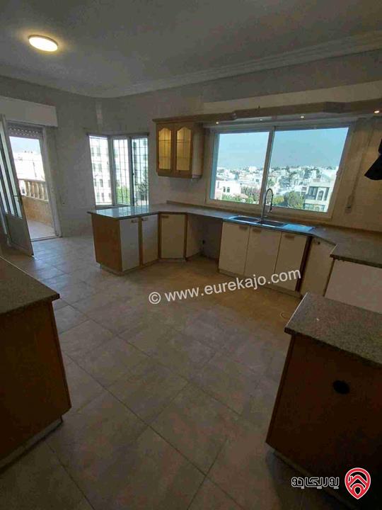 شقة فارغة طابق أول مساحة 195م للايجار في عمان - دير غبار