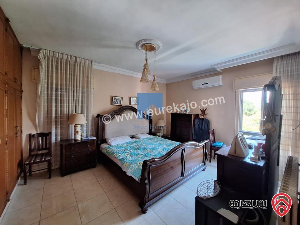 شقة طابقية طابق اول 250م للبيع في عمان - الصويفية