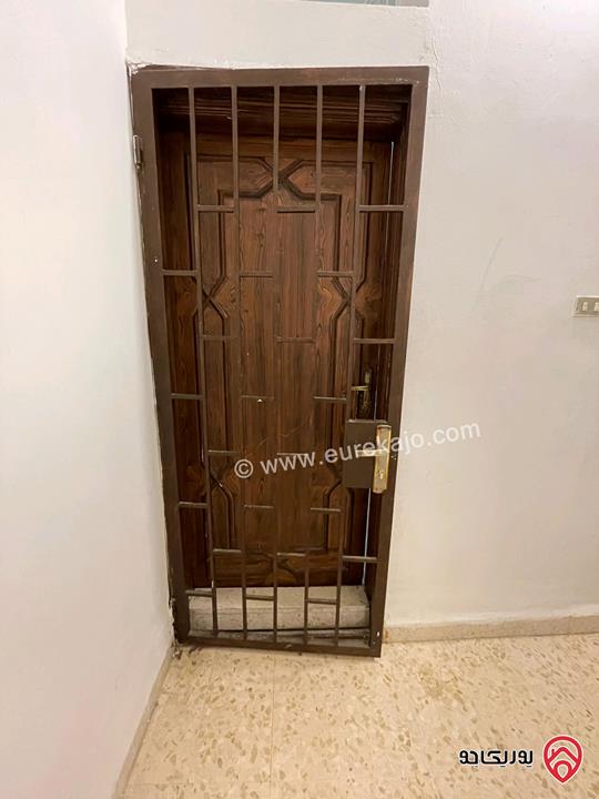 شقة مميزة مساحة 90م طابق ثالث للإيجار للعرسان فقط في الزرقاء الجديدة