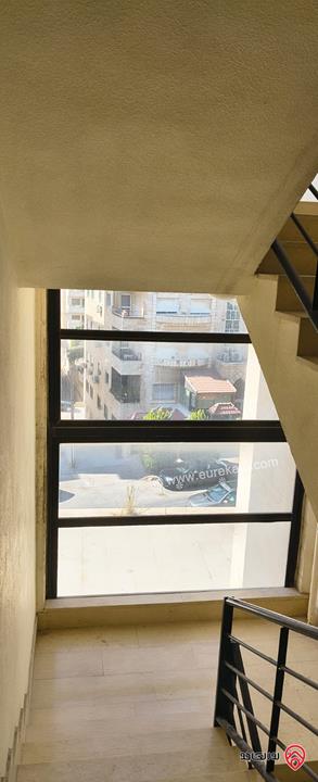 شقة مساحة 218م طابق ثاني للبيع في عمان - خلدا 