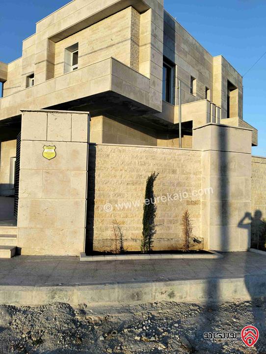 فيلا سوبر ديلوكس مساحة البناء 394م على أرض 500م للبيع في عمان - جاوا