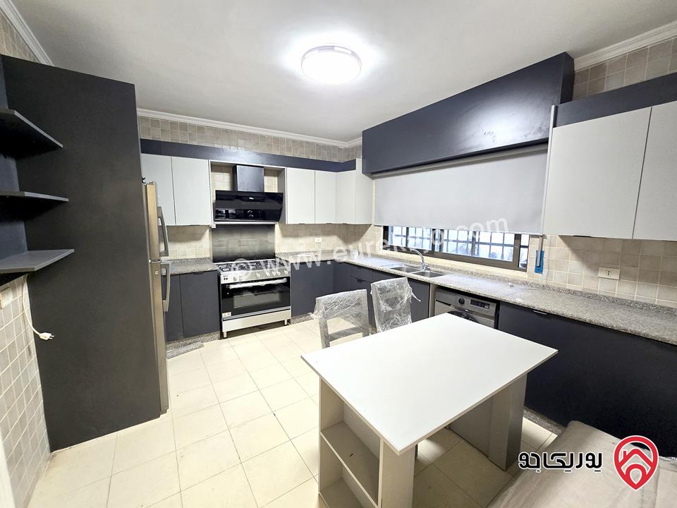 شقه ارضية مفروشة فرش جديد مساحة 150م مع تراس واسع 100م للايجار في عمان - الرابية