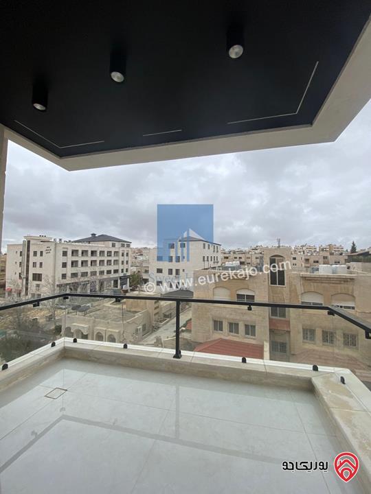 شقة فاخرة طابق ثالث 175م مع روف 150م دوبلكس للبيع في عمان - الرابية