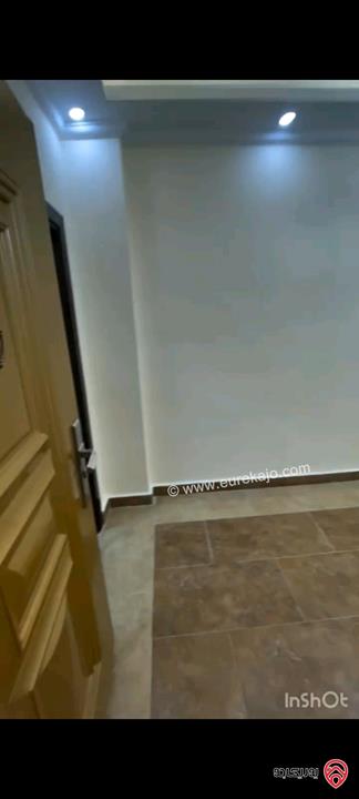 شقة طابق ثالث مساحة 210م مع روف 100م للبيع في عمان - الجبيهة ام زويتينه