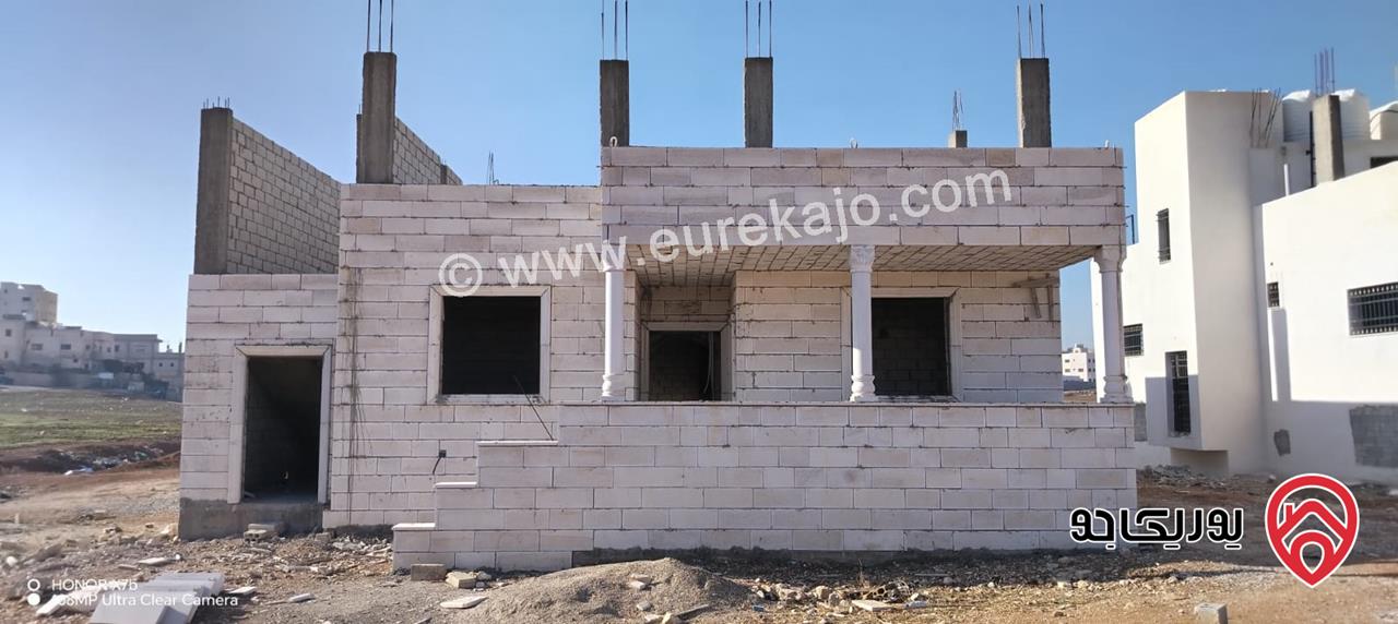 بيت عظم مساحة 240م على أرض مساحة 1 دونم للبيع في عمان - سحاب