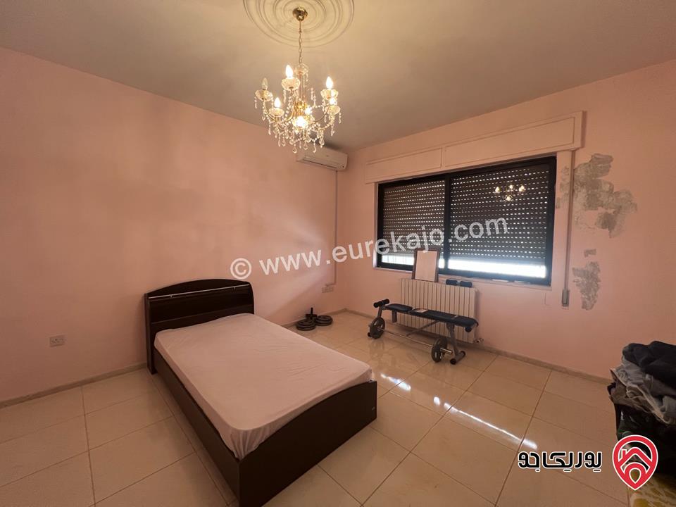 شقة مساحة 305م طابق ثاني للبيع في عمان - الرابية