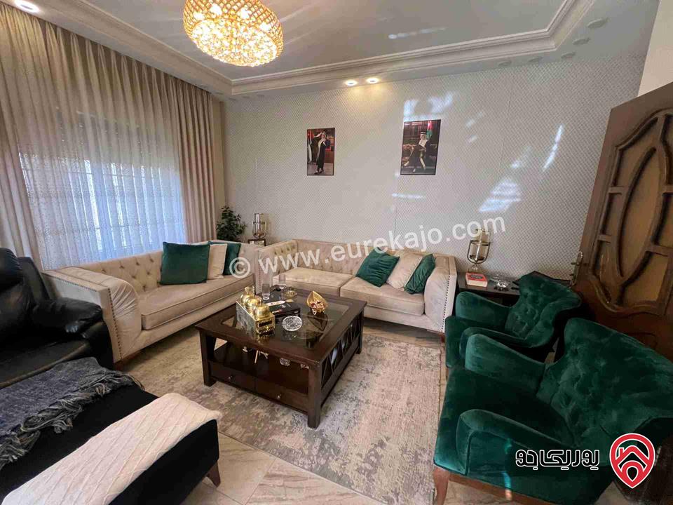 شقة طابق ثالث مساحة 150م مع روف 60م للبيع في عمان - الجبيهة