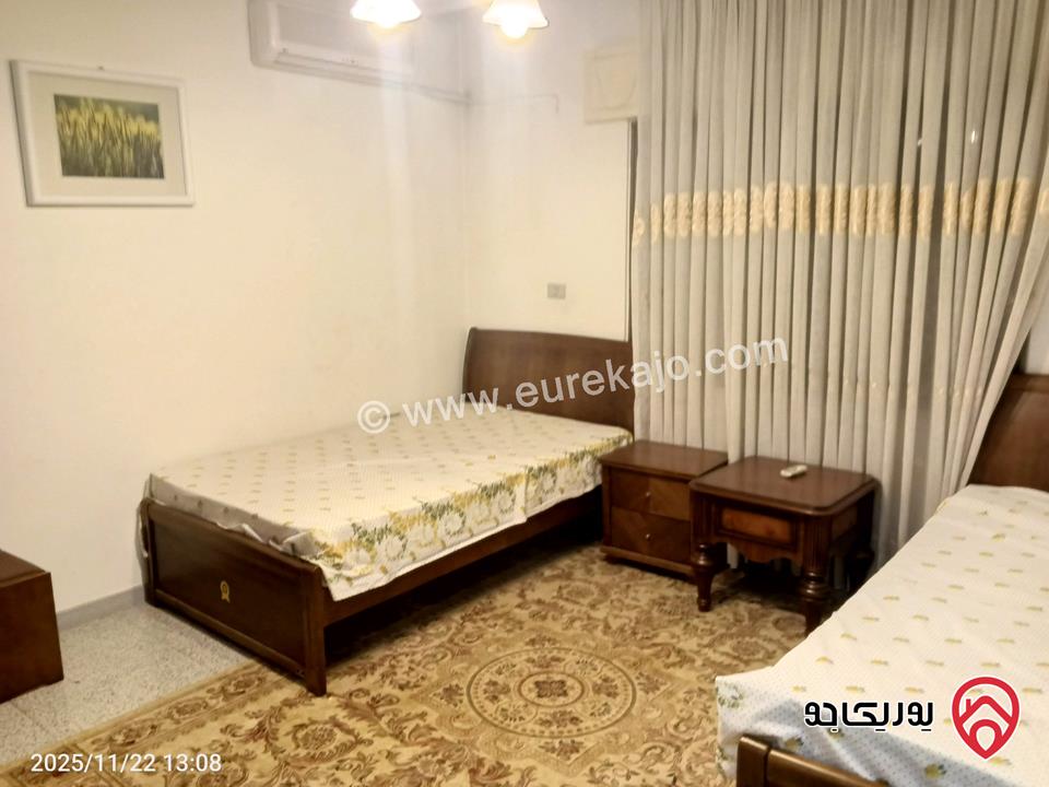 شقة طابقية مساحة 300م للبيع مفروشة في عمان - أم أذينة