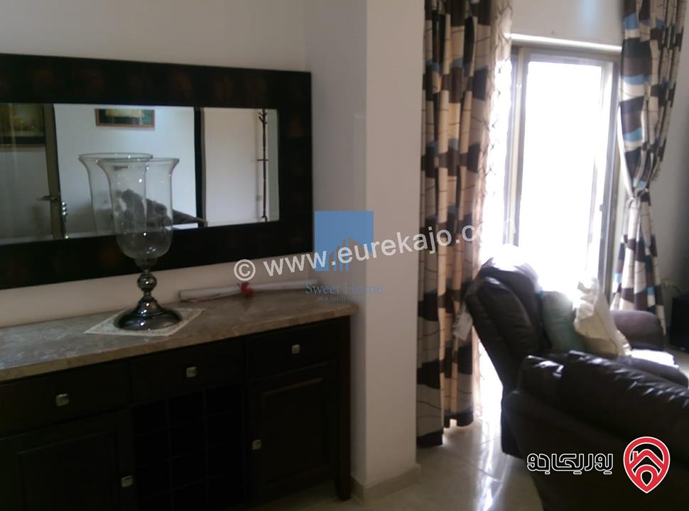 شقة مفروشة فاخرة طابق ثالث 145م مع روف 85م للبيع في عمان - عبدون 