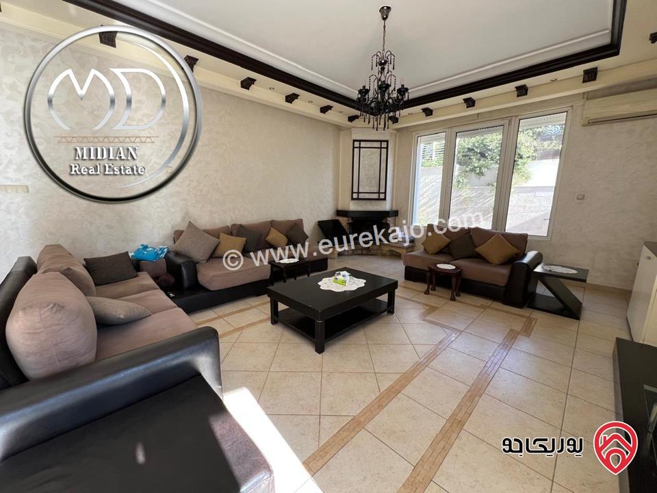 فيلا مستقلة للبيع في أجمل مناطق عمان - الظهير مساحة 1200م مع مسبح و تراسات و حدائق تشطيبات و ديكورات فاخرة اطلالة رائعة