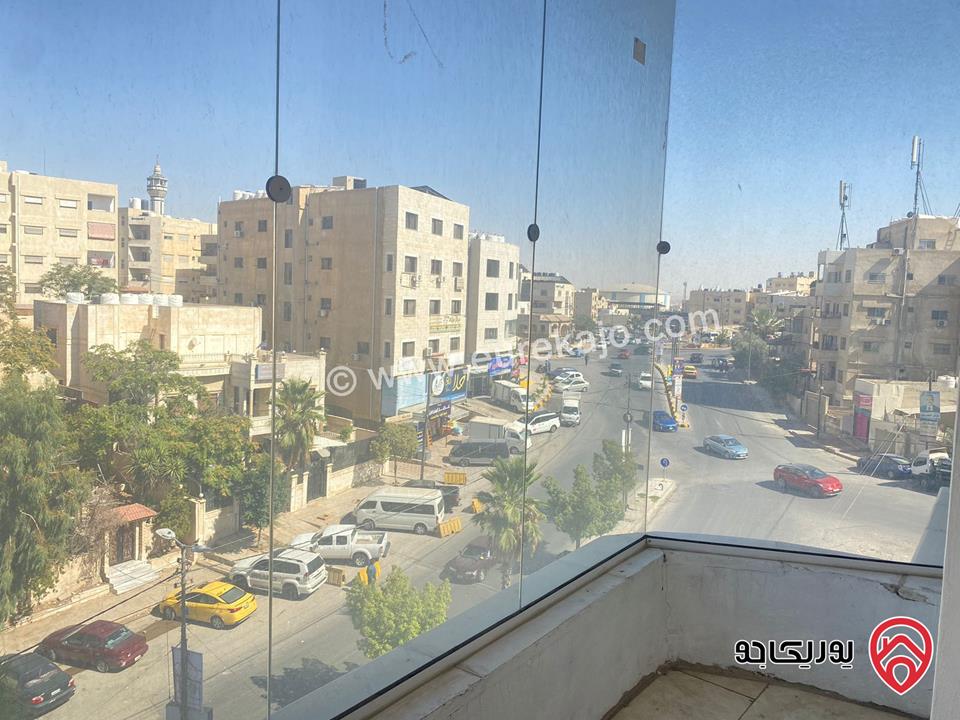 مكاتب بمساحات مختلفة للايجار في الزرقاء الجديدة شارع الكرامة