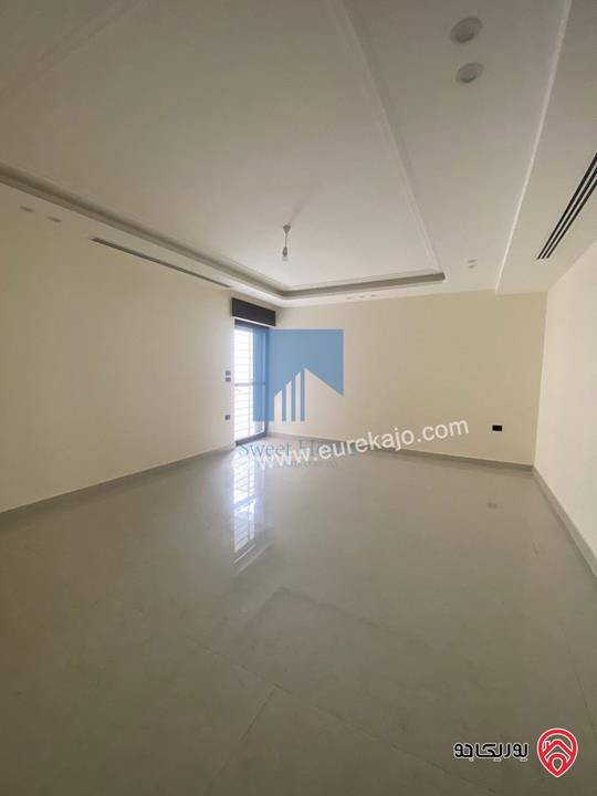 شقة شبه ارضية مساحة 175م مع ترسات 120م للبيع في عمان - الرابية