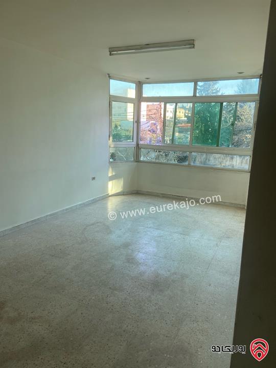 شقة طابق أول مساحة 126م للايجار في اربد شارع القدس