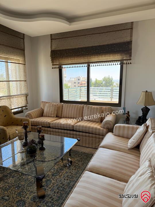 شقة طابق اخير مساحة 187م مع رووف منفصل 48م وترس 110م للبيع في عمان - مرج الحمام