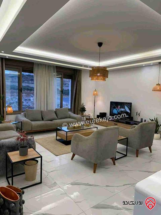 شقة فاخرة طابق ثالث مساحة 242م للايجار مفروشة في عمان - الجبيهة