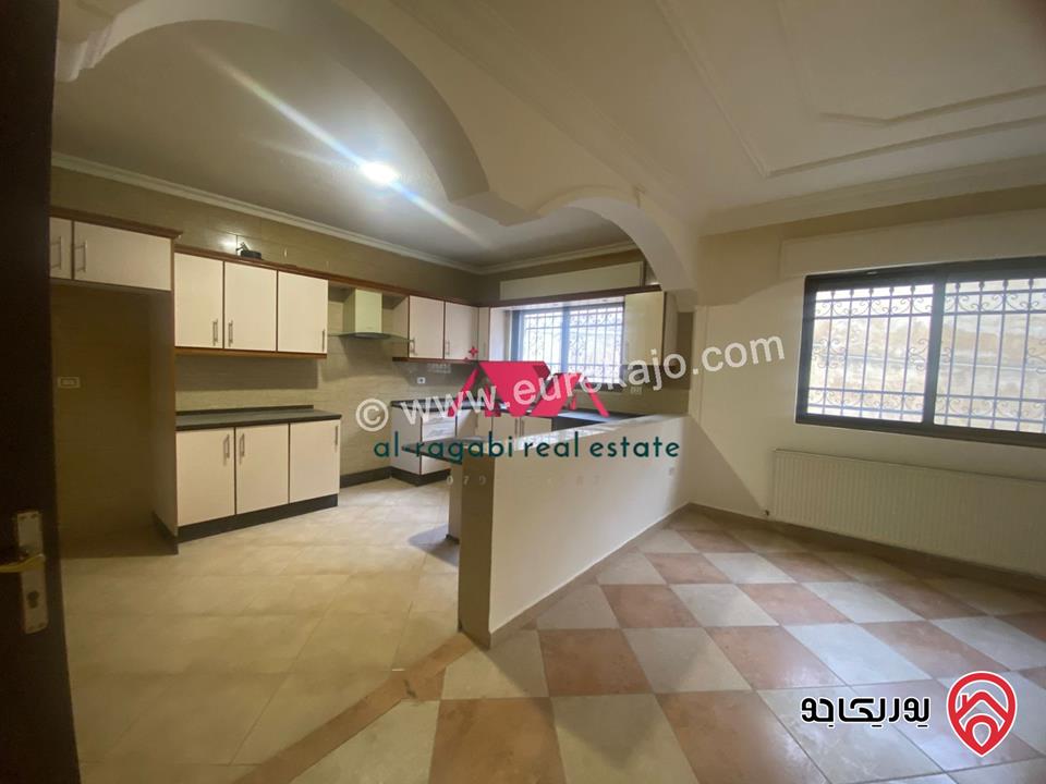 شقة فارغة شبه ارضية مساحة 165م للايجار في عمان - الرابية