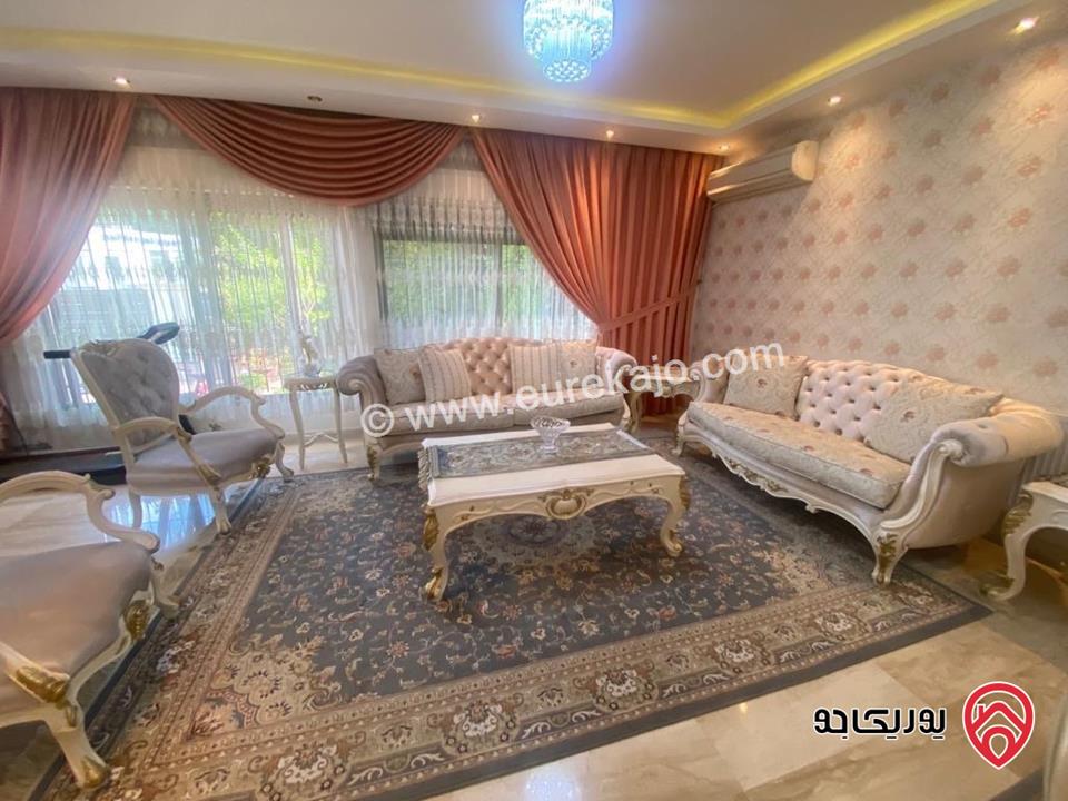 شقة أرضية مساحة 165م داخلي و 100م خارجي للبيع مفروشة في عمان - الرابية 