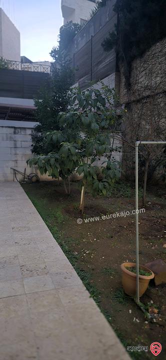 شقة ارضية طابقية مساحة 248م وتراسات 300م للبيع في عمان - ام السماق 