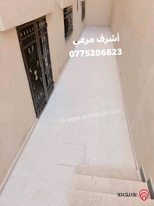 شقة شبه ارضي مساحة 135م للبيع في الزرقاء الجديدة