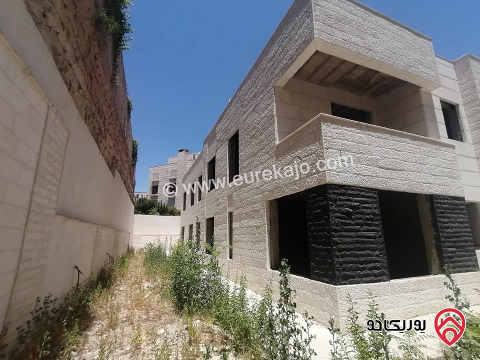 فيلا مساحة 1 دونم على أرض 940م للبيع في عمان - دابوق