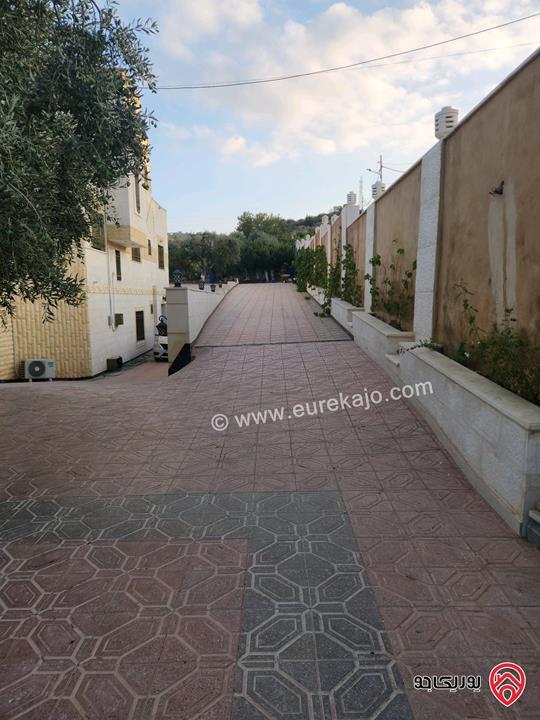 بيت نظام أمريكي مساحة 300م على أرض 3 دونم و 500م للبيع في السلط