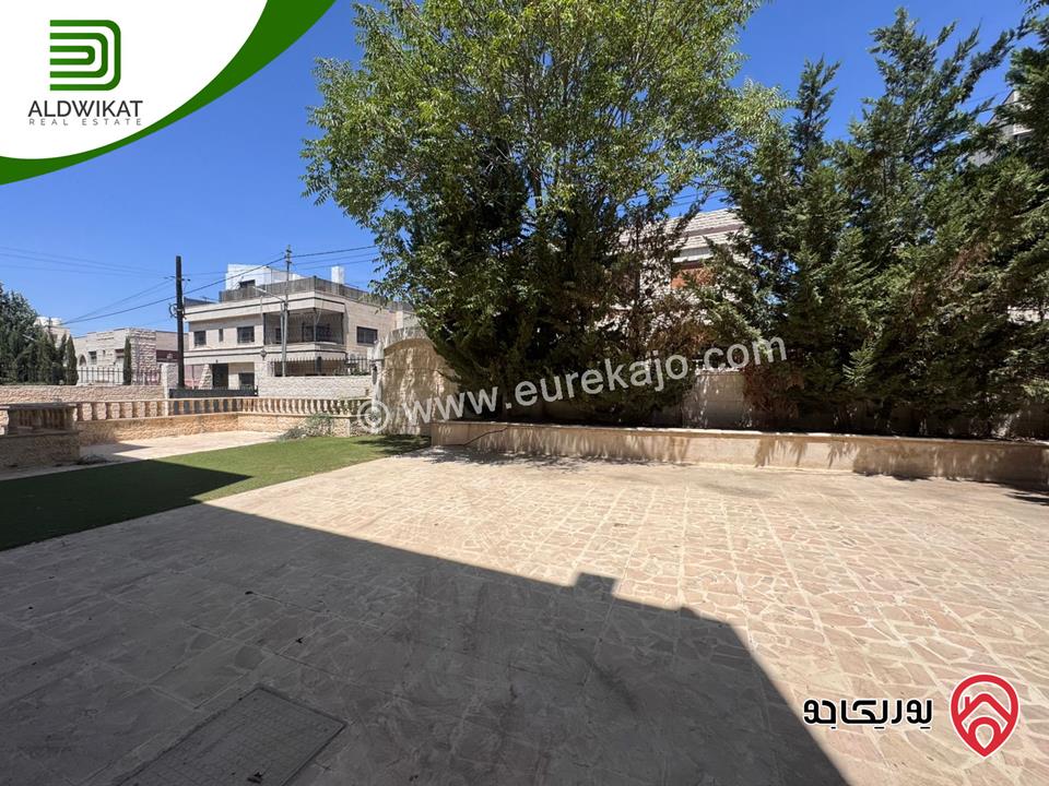 فيلا للبيع في عمان - الجبيهة مساحة الارض 1580 م والبناء 1000م ومساحة الحديقة 400م