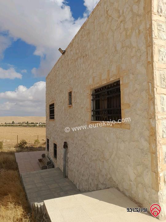 منزل مساحة 140م على أرض 5 دونم للبيع في المفرق قضاء رحاب 