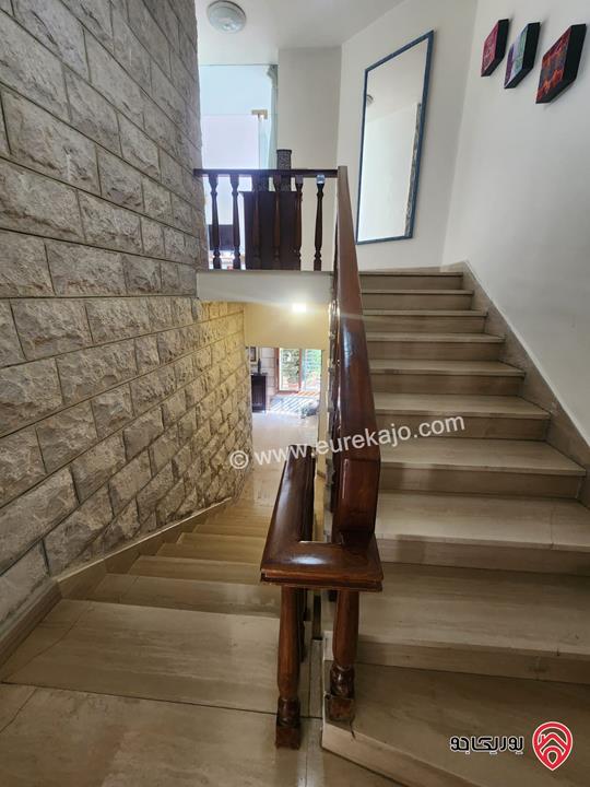 فيلا راقية مساحة 520م على أرض 830م للبيع في عمان - أم أذينة