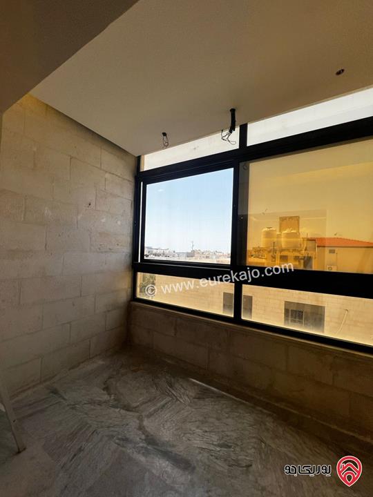 شقة سوبر ديلوكس مجددة مساحة 184م طابق ثالث للبيع في عمان - خلدا