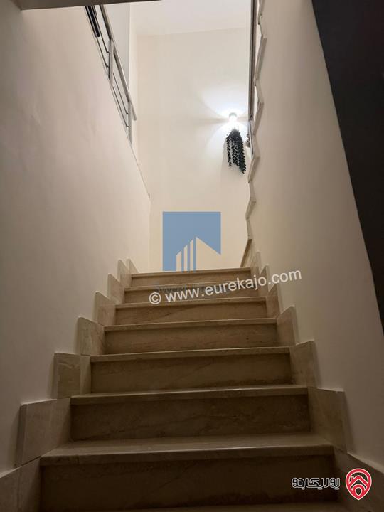 شقة فاخرة طابق ثالث مع روف دوبلكس مساحة 229م للبيع في عمان - الجندويل