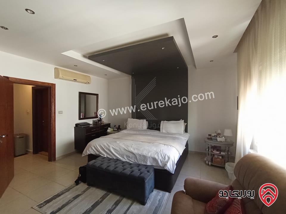 شقة فاخرة طابق أخير مع روف مساحة 211م للبيع في عمان - خلدا مع اطلالة مميزة