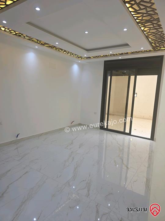 شقة شبه ارضي واسعة مساحة 185م داخلي وخارجي 220م ومشمسة تشطيبات ديلوكس للبيع في عمان - شفا بدران