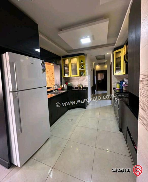 شقة فارغة طابق ثاني مساحة 244م للايجار في عمان - خلدا 