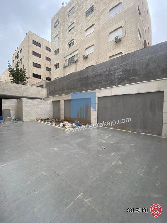 شقة شبه ارضية مساحة 175م مع ترسات 120م للبيع في عمان - الرابية