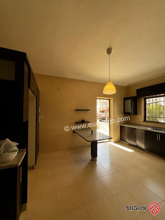 شقة سوبر ديلوكس طابق أول مساحة 200م للايجار في عمان - خلدا