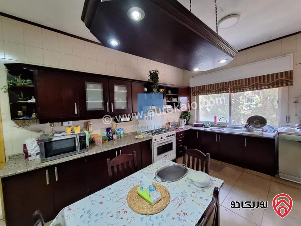 شقة طابقية طابق اول 250م للبيع في عمان - الصويفية