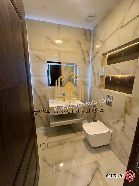 شقة جديدة لم تسكن مساحة 230م داخلي و 250م خارجي للايجار في عمان - الجبيهة 