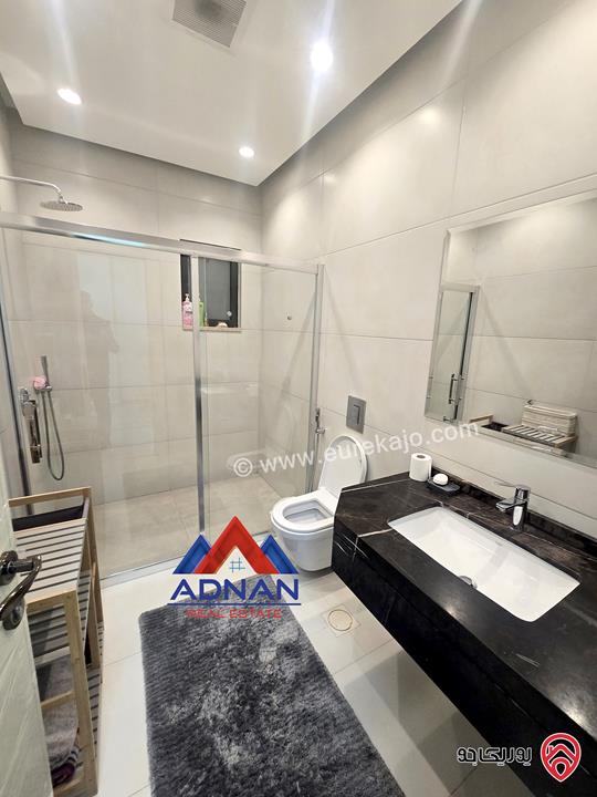 شقة مفروشة بالكامل طابق اخير مع رووف مساحة 250م للبيع في عمان - خلدا