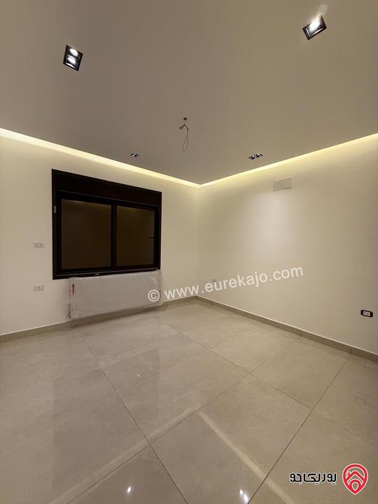 شقة طابق ارضي مساحة 227م مع ترس 60م سوبر ديلوكس للبيع في عمان - تلاع العلي