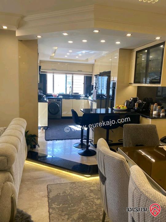 شقة شبه أرضية مساحة 129م للبيع مفروشة في عمان - خلدا