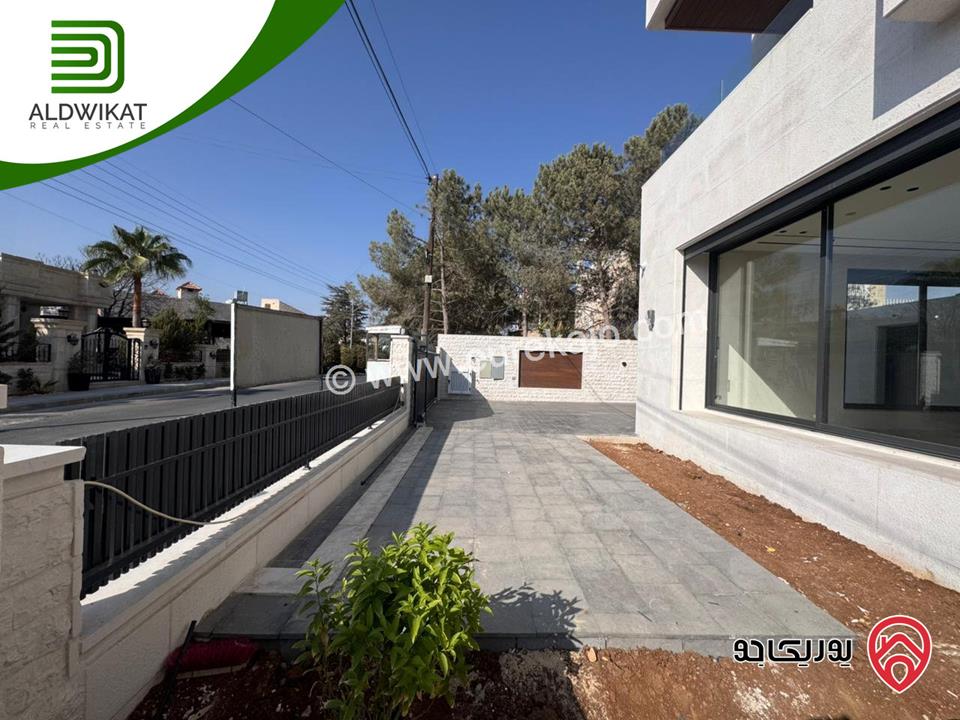 فيلا متلاصقة للبيع في عمان - دابوق مساحة الارض 500م ، البناء 780م ، الحديقة 50م والترس 150م