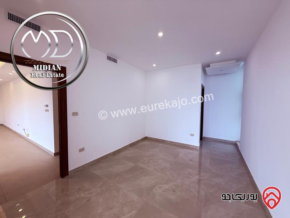 رووف جديد للبيع في عمان - الظهير مساحة 320م مع تراسات تشطيبات و ديكورات عصرية فاخرة اطلالة رائعة