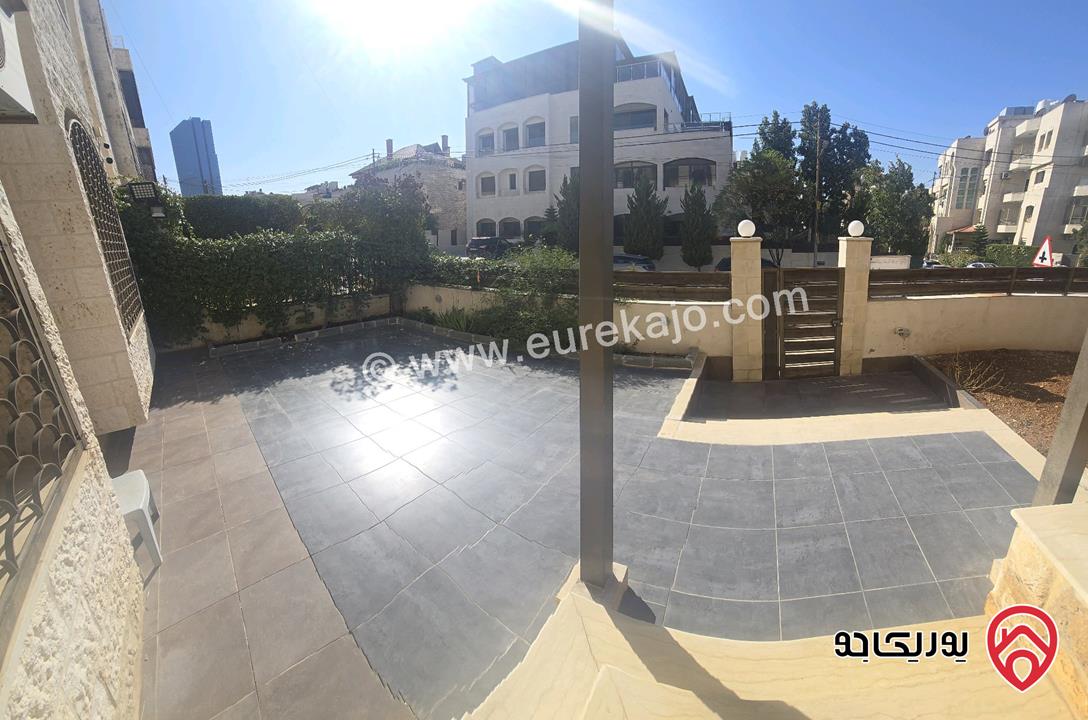 شقة أرضية مساحة 280م داخلي و 200م خارجي للبيع في عمان - ام اذينة