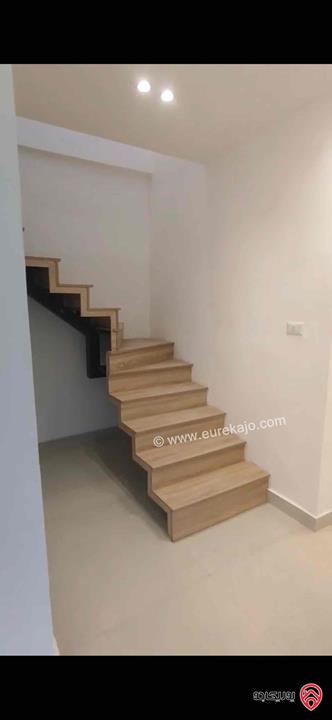 شقة طابق ثالث دوبلكس مساحة 300م للبيع في عمان - شفا بدران 