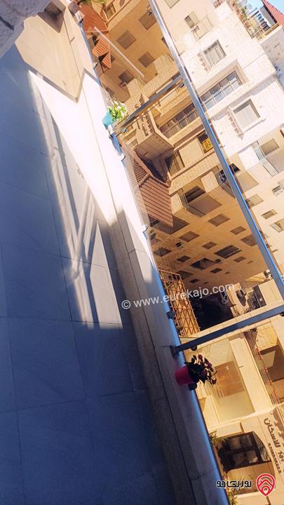 شقة طابق أخير مع روف دوبلكس مساحة 350م للبيع في عمان - خلدا قرب مدارس ساندس 