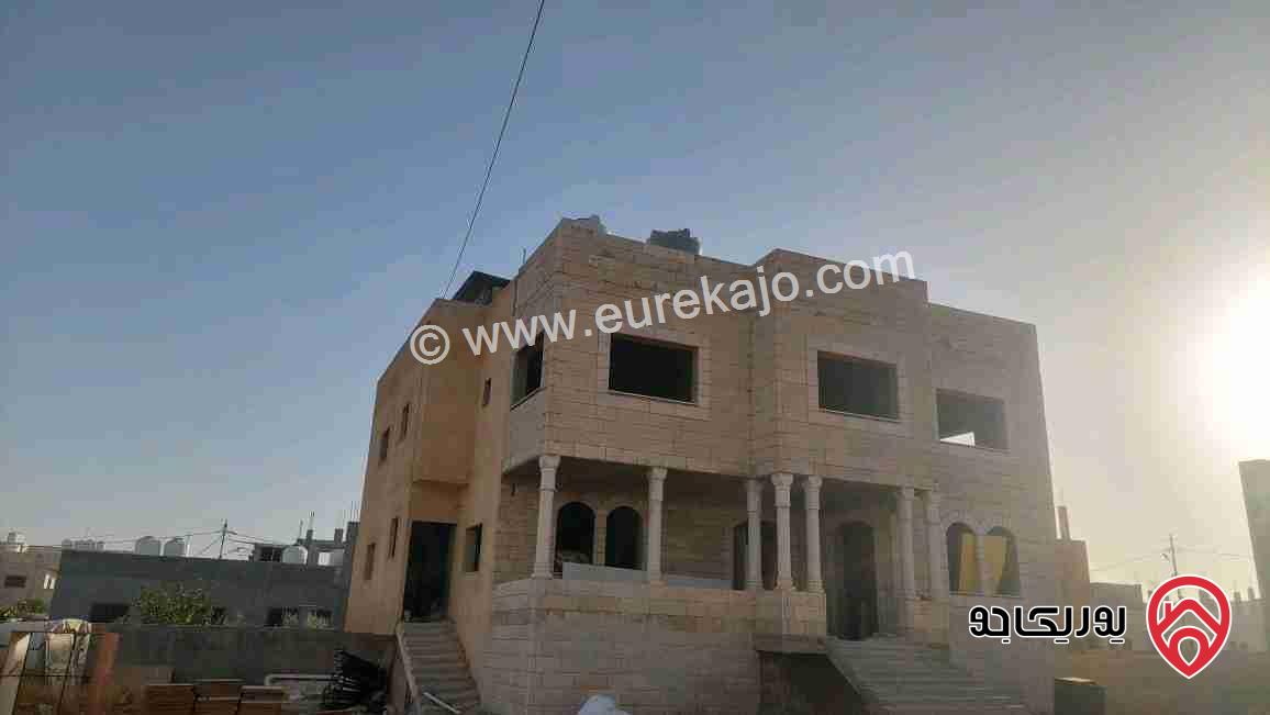 بناية سكنية مكونة من 4 طوابق على أرض 853م للبيع في مادبا - الحي الشرقي