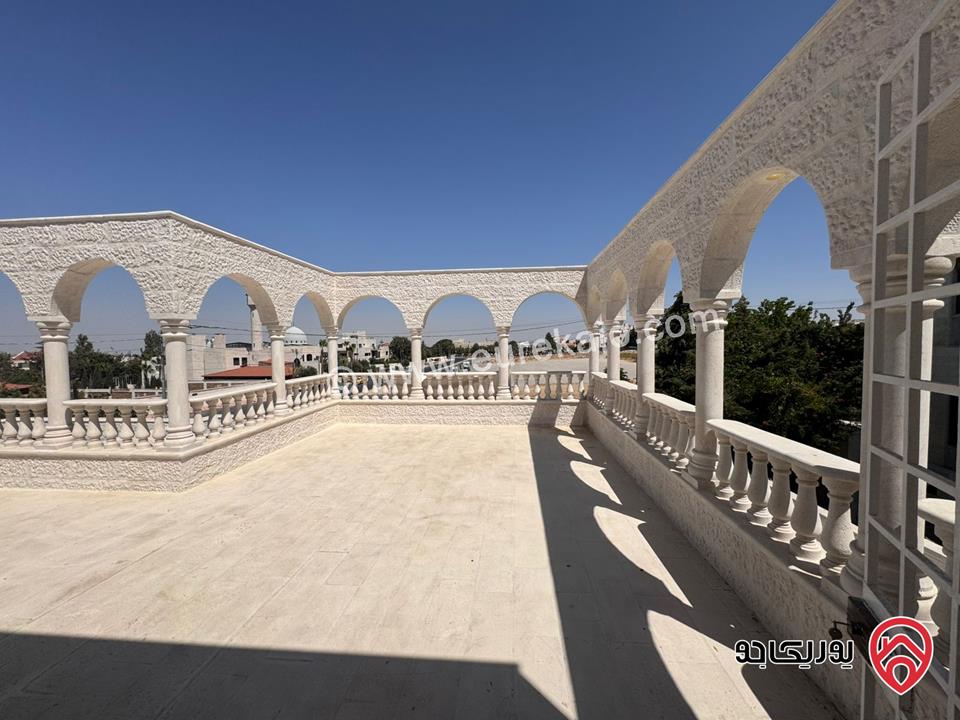 فيلا مستقلة للبيع في عمان - عبدون مساحة الارض 1350 م والبناء 1000م ، الحديقة 400م ، الترس 200م بالقرب من السفارة الامريكية موقع مميز 